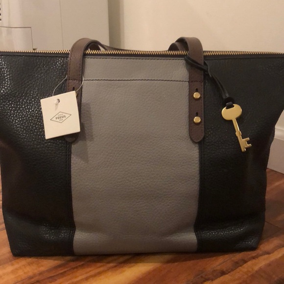 Fossil Handbags - Executive look Fossil tote bag. 💼